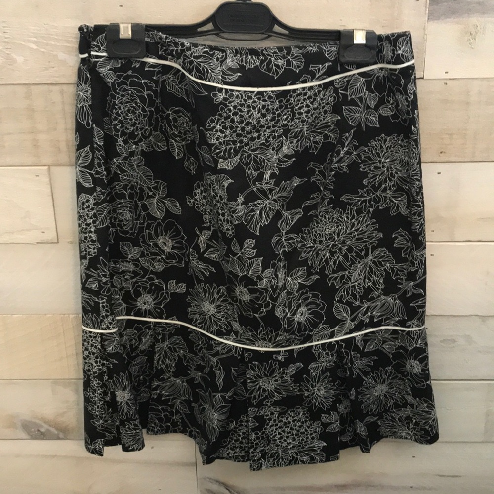 Size 6 Ann Taylor Loft Skirt